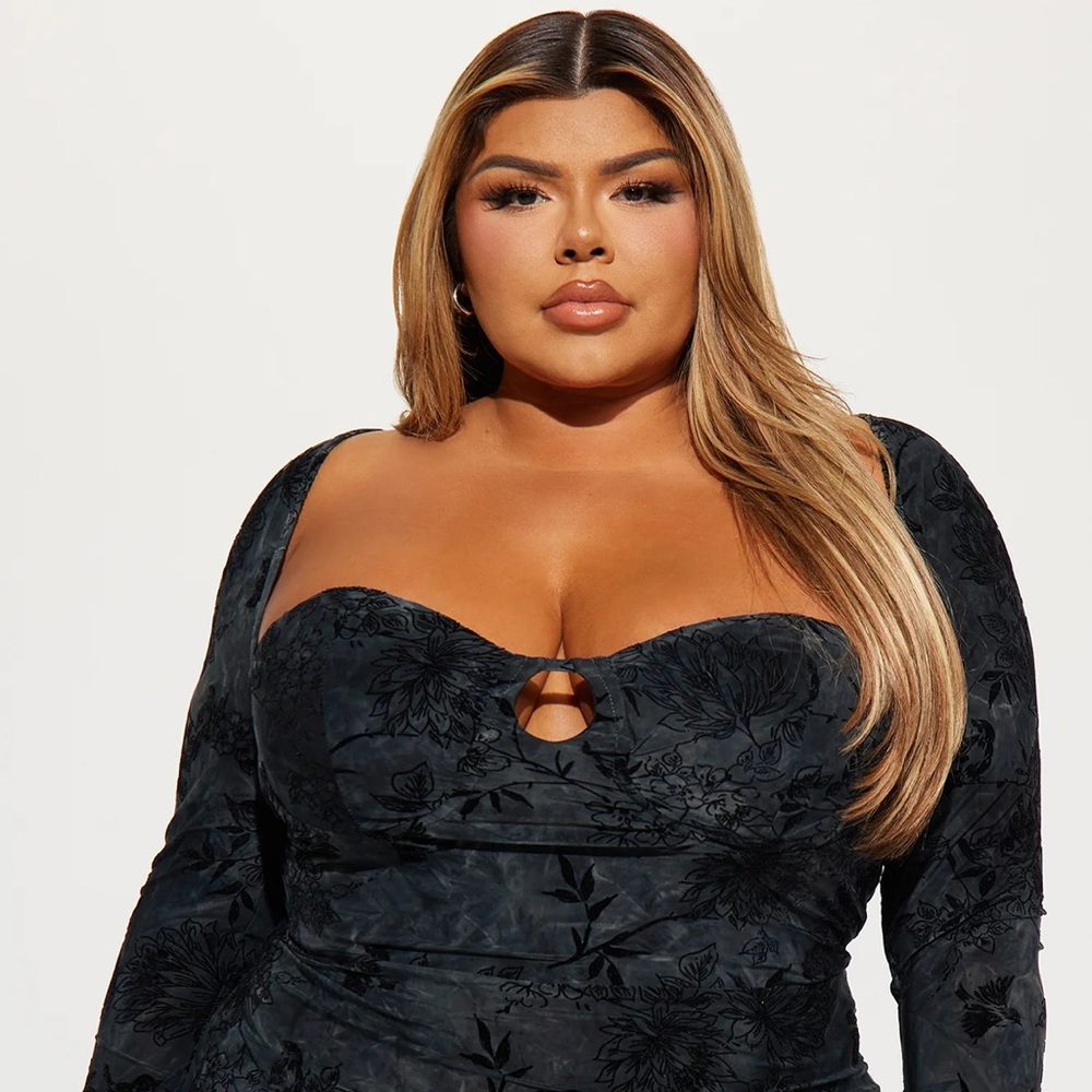 Amira Flocked Black & Gray Midi Dress w/Floral Imprinting & Sweetheart Neckline - Picture 10 of 17